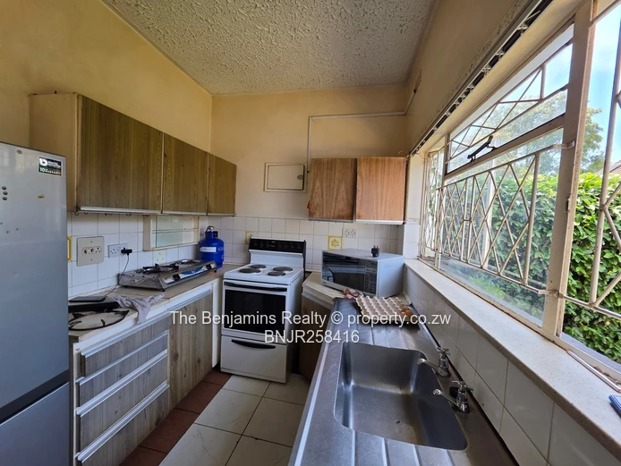 2-Bed Garden Flat in Strathaven — Garage & Tank