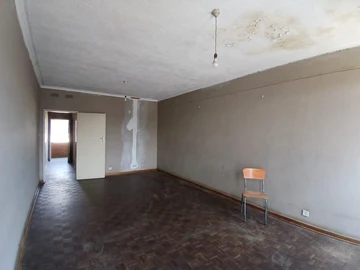2 Bedroom Flat & Apartment