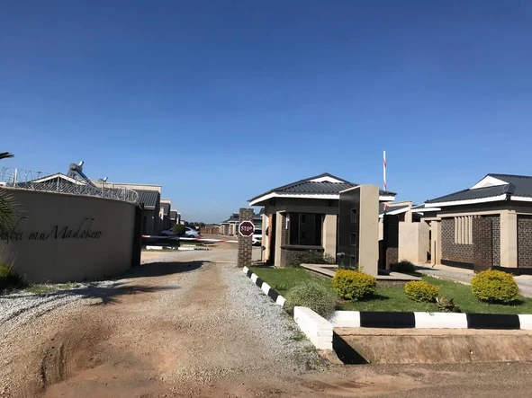 2 Bedroom Flat & Apartment