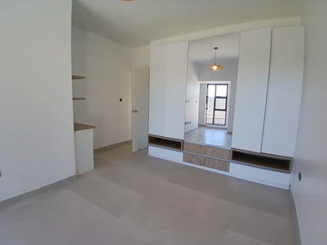 2 Bedroom Flat & Apartment