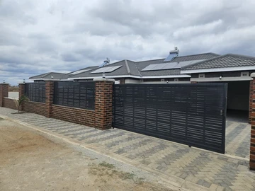 3 Bedroom Flat & Apartment