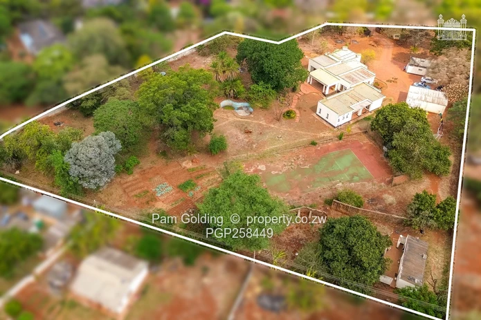 A spacious home with so much developmental potential. Quick sale needed.
