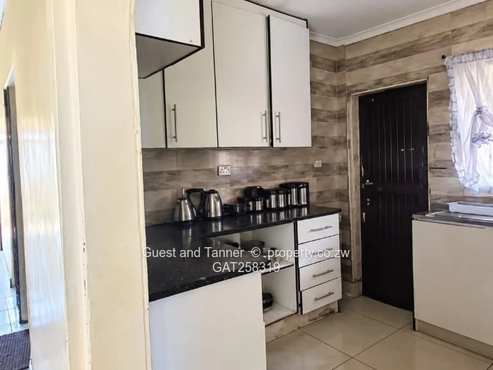 Cold Comfort - 4Br Family Home W/Borehole & 5Kva Solar