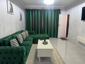 2 Bedroom Flat & Apartment