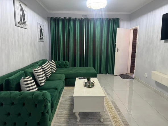 2 Bedroom Flat & Apartment