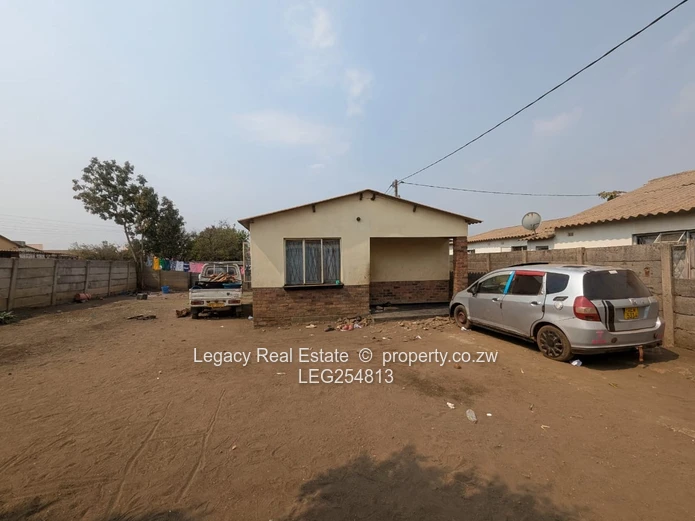 Walled Norton 2-Bed Bungalow on Main Road with Verandah (Sole Mandate)