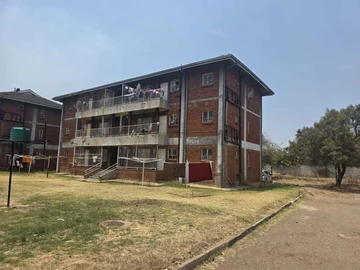 2 Bedroom Flat & Apartment