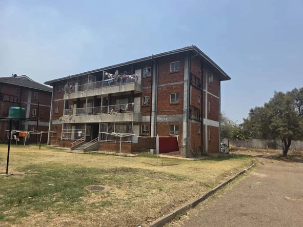 2 Bedroom Flat & Apartment