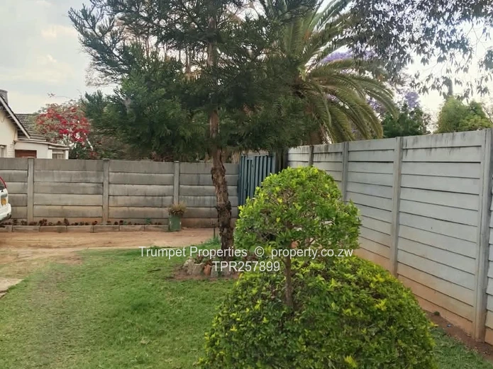 3-Bed Cranborne Home with Borehole & Thatched Braai