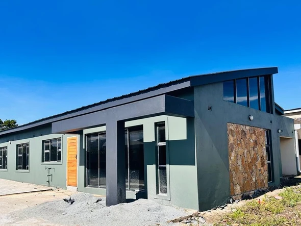 4 Bedroom Flat & Apartment