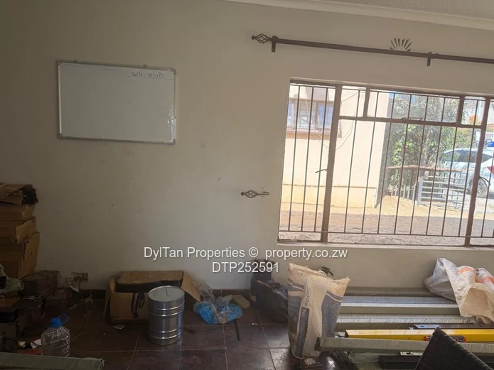 Road Frontage 80m² Pomona Office Space for Rent 