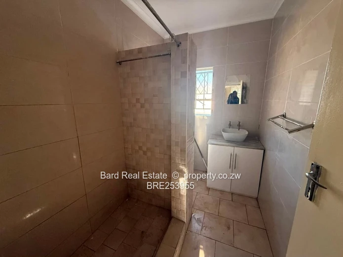 Spacious 3-Bedroom House for Rent in Prime Mabelreign Area.