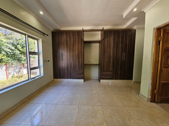 3 Bedroom Flat & Apartment