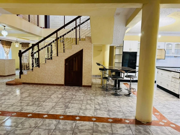 5 Bedroom House
