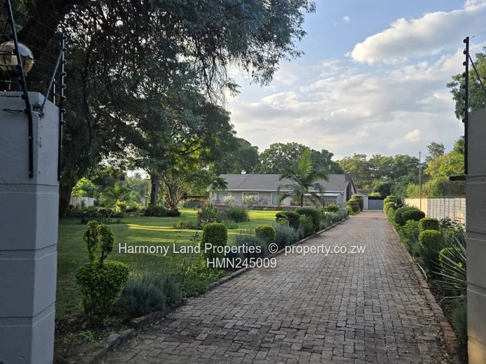 Stunning Modern Home To Let – Bluffhill*  