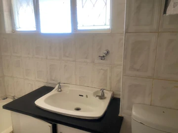 2 Bedroom Flat & Apartment