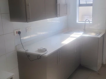 2 Bedroom Flat & Apartment