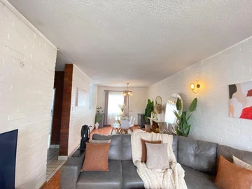 2 Bedroom Flat & Apartment