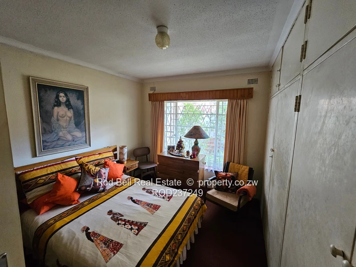 Free standing 3-bedroom townhouse in well-established complex