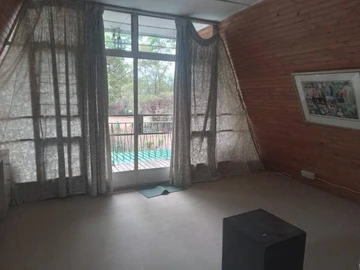 2 Bedroom Flat & Apartment