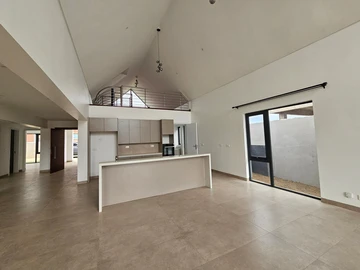 4 Bedroom Flat & Apartment