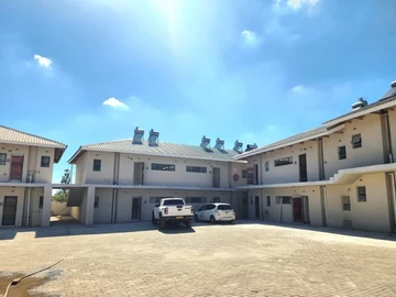 2 Bedroom Flat & Apartment