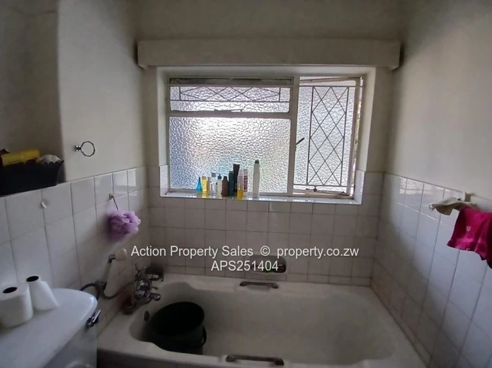 Neat 2 Bed Garden Flat In Avondale! 