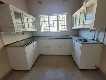 2 Bedroom Flat & Apartment