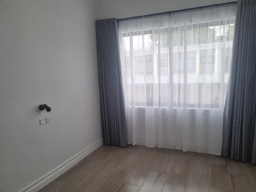 2 Bedroom Flat & Apartment