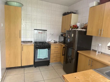 2 Bedroom Flat & Apartment