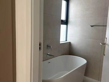 4 Bedroom Flat & Apartment