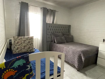 2 Bedroom Flat & Apartment