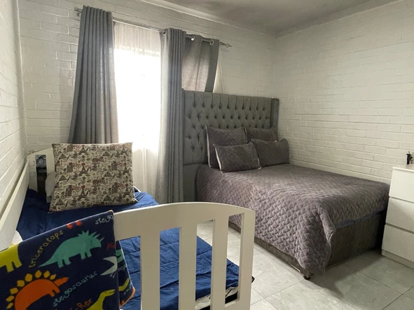 2 Bedroom Flat & Apartment