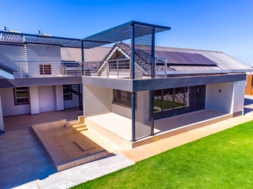 5 Bedroom House