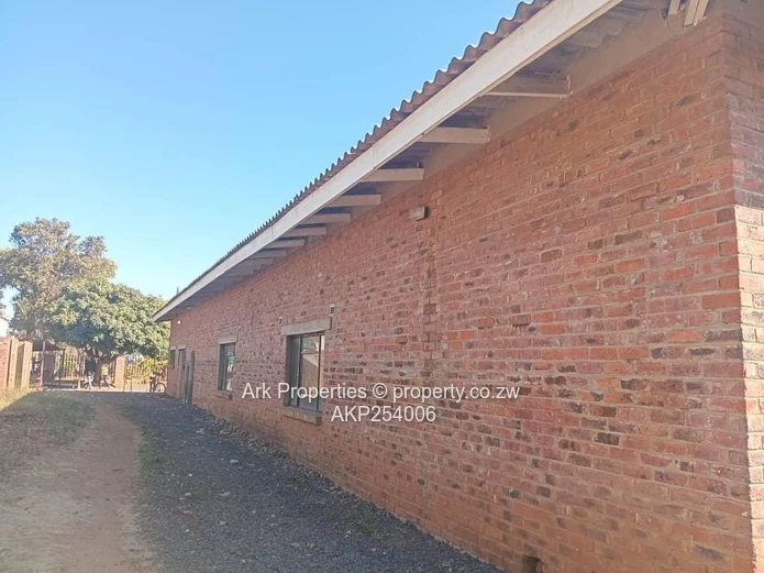 Warehouse To Let in Norton