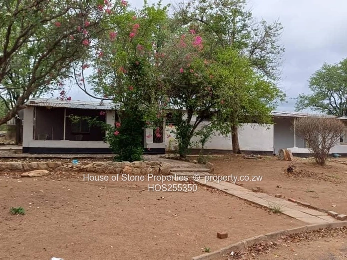  Fully Functional Beitbridge Service Station for Sale