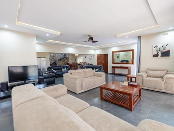 5 Bedroom House
