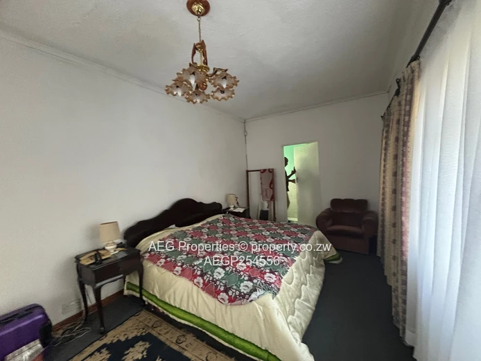Vainona: 4-Bed Home with Pool & Mature Gardens