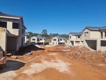 5 Bedroom Flat & Apartment