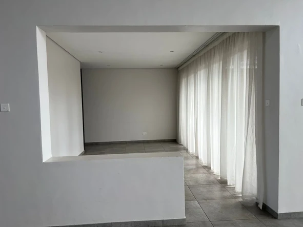 3 Bedroom Flat & Apartment