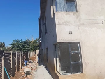 3 Bedroom Flat & Apartment
