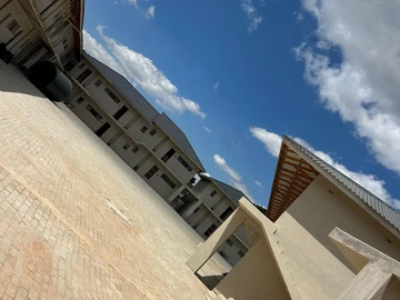 2 Bedroom Flat & Apartment