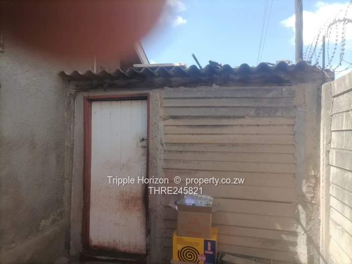 6-Bed Home Granary Park — Walled, Verandah & Carport