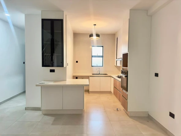 3 Bedroom Flat & Apartment
