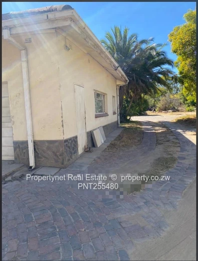 Solid neat family home!!!