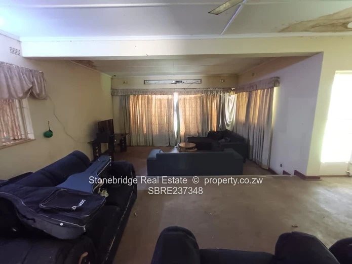 4 Bedroomed house in Mashumavale, kadoma for sale