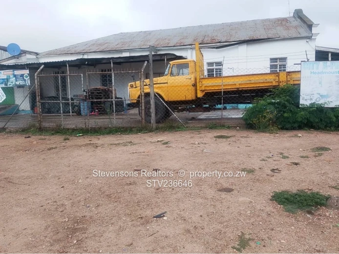 Prime Commercial/Indistrial Property Im Masvingo!
