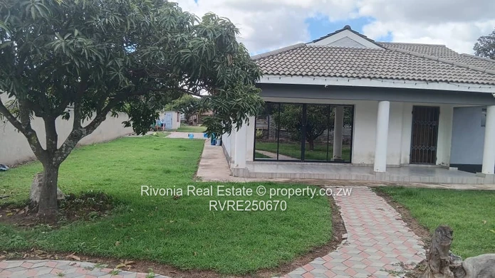 Hatfield 5-Bed Home on 1870m² — Borehole & Garage