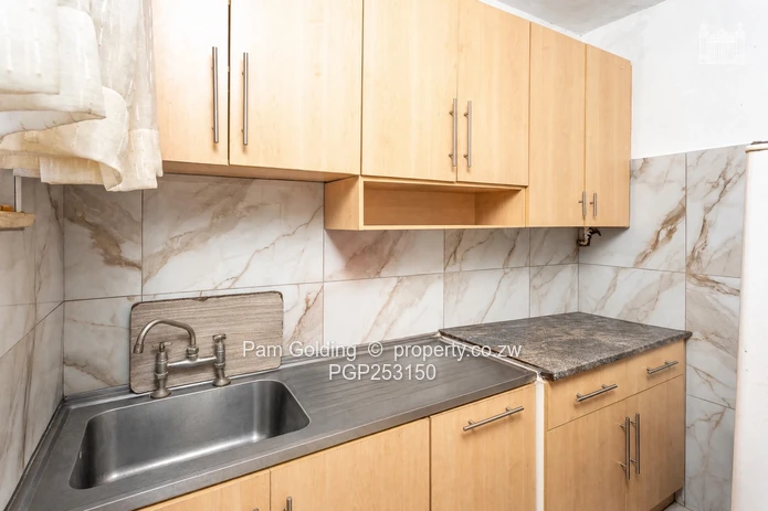Avenues 1 bed flat for Sale (Sole Mandate)