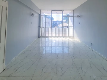2 Bedroom Flat & Apartment